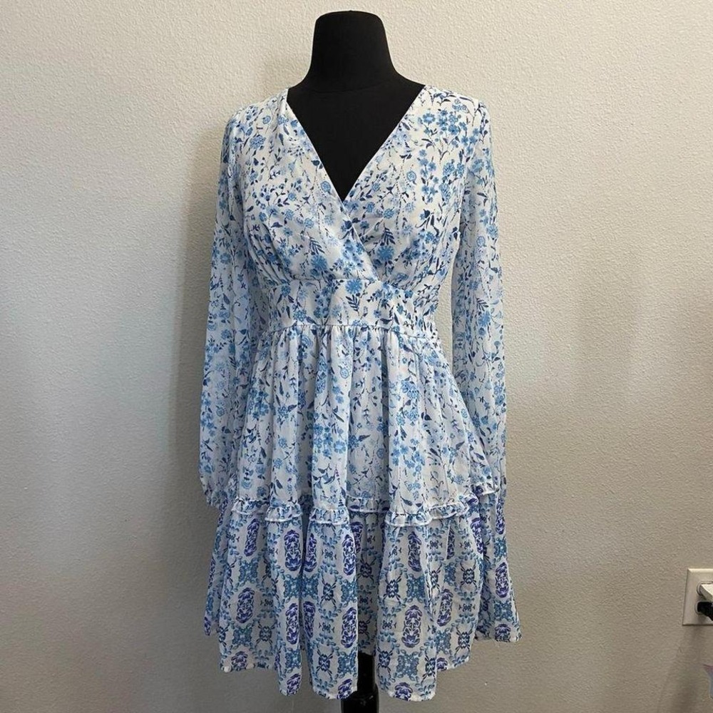 Junior's Size Small Blue Floral Long Sleeve Knee Length Dress Lightweight